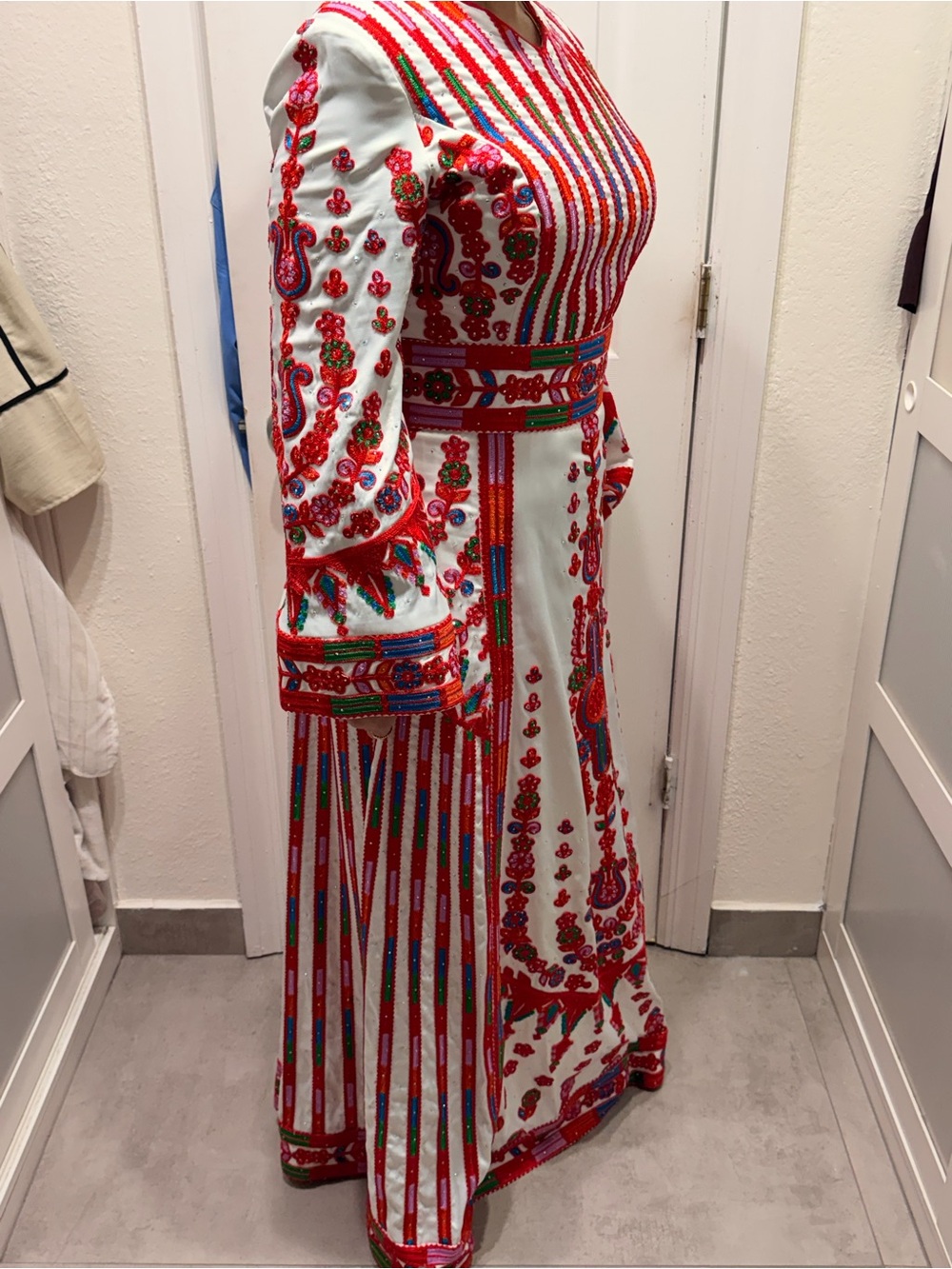 Traditional Embroidered Thobe with Veil